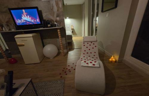 Love Room Valence - Suite romantique avec balnéo privée 2 places - Foto 6