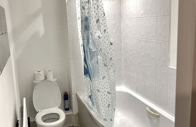 Impeccable 2-bed Apartment in London - Foto 21