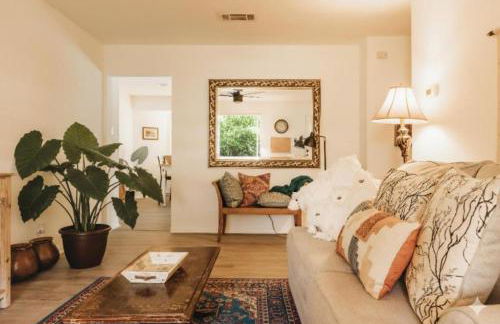 Japanese Wabi Sabi Zen Beauty at SoCO, Downtown - Foto 1