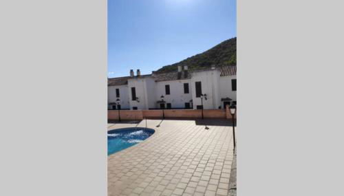 Beautiful Duplex with a Patio - Photo 3