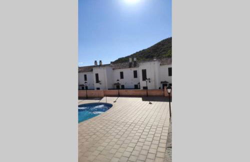 Beautiful Duplex with a Patio - Photo 3