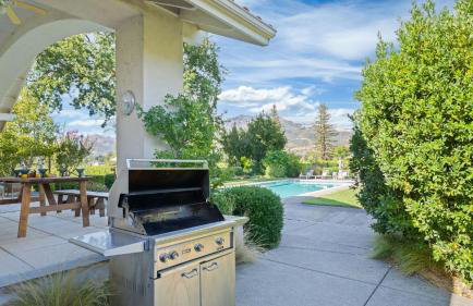 Vineyard Estate w Pool Spa Bocce Ball Mins to Wineries Park Lawndale Manor by AvantStay - Foto 34