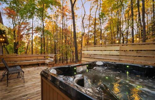 Cozy Bear-Themed Mountain Cabin, Relaxing Hot Tub - Foto 1