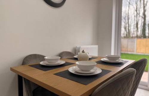 Woody Bank 3 Bed Sleeps 5 Parking WiFi Contractors - Foto 7