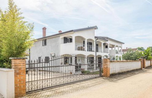 2 Bedroom Lovely Apartment In Nova Vas - Foto 17