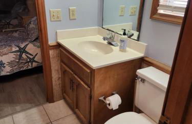 Spacious Beach House Steps to Sand - Foto 59