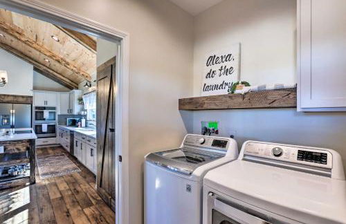 Chic Williamstown Retreat with Pool and Hot Tub! - Foto 24