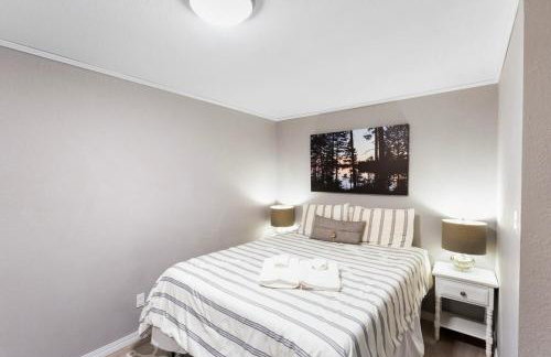 5 BR lakefront home with swim dock bunk room High Speed WiFi - Foto 23