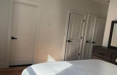 Cozy 3BR Retreat with Rooftop Near EWR & NYC Access - Photo 26