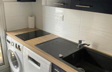 Appartement 5 personnes 65m2 avec balcon, vues partielles mer, 150m de la plage et centre, wifi et parking privé - Photo 12