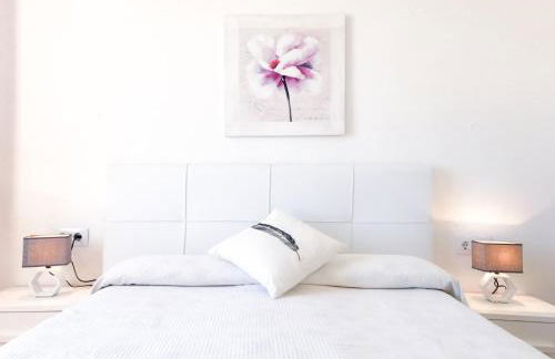 Vistas al mar y la piscina - Foto 1