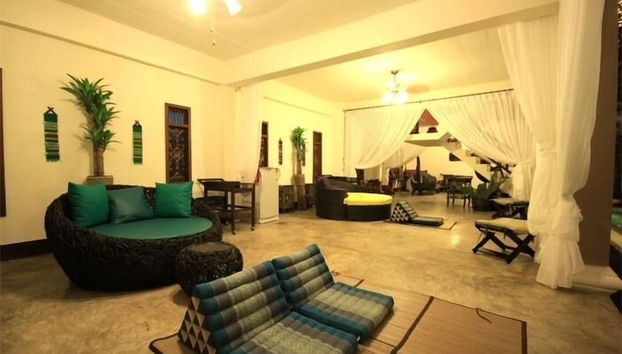 Coin salon dans le hall