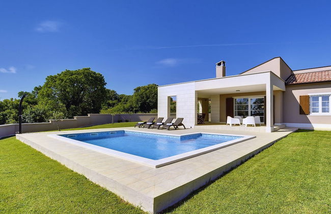 Modern Villa Histria With Pool and View - Photo 19