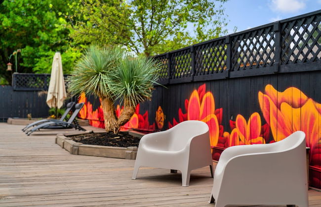 High End Home w Pool Hot Tub Gameroom - Photo 51