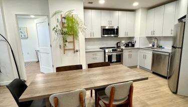 Peaceful Quiet Spacious New Modern Penthouse 3-Bedroom Apartment with a Balcony - Foto 2