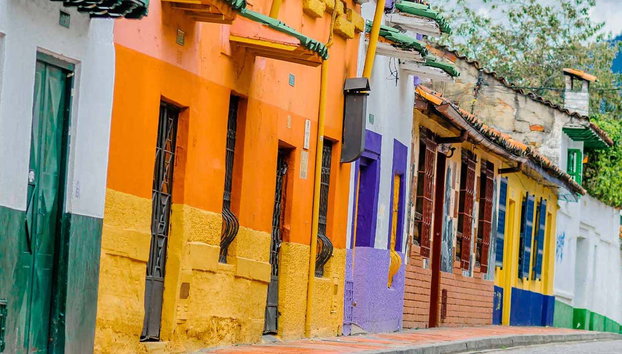 Visita guiada por Bogotá + Teléferico a Monserrate - Foto 5, Fachadas de colores de Bogotá