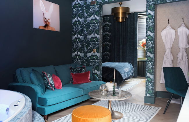 Secret Suites Lancaster - Photo 32