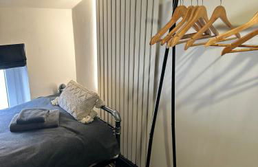 Stunning Town Center Cottage with hot tub - Foto 32