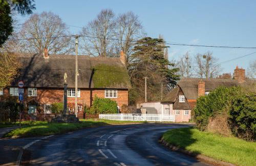 Oxfordshire Country Escape, 3 Bed Getaway - Photo 13