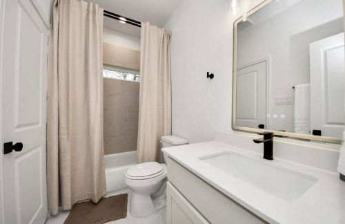 Houston Townhome NRG, Med Center, Downtown, Free Parking - Photo 16