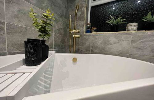 The Baglan Bungalow M4 Access in 1 min - Photo 6