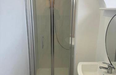 Epsom High Street Apartment 9 - Photo 14