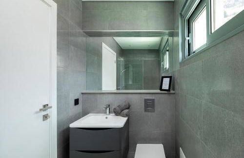 SKYFALL VILLA - Photo 3