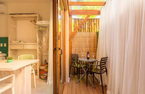 Casa d'Aroeira Residencial Boutique - Centro de Juqueí - Perto de Tudo - 2 quadras do Mar - Serviço de Praia - Roupa de Cama 600 fios algodão Egípcio - Tudo Novo - Estacionamento Interno - Cozinha - Consulte unidades com Ofurô Hidro e Cromoterapia - Foto 9