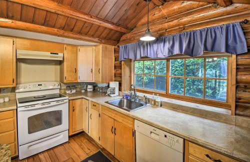 Wheelchair-Accessible Belfair Cabin w/ Patio! - Foto 9
