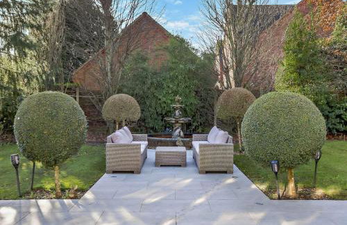 Luxury Detached House in Large Private Grounds, with Outdoor Jacuzzi and Sauna - Foto 45