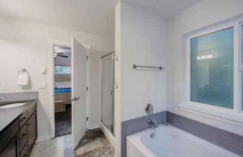 47MF - WiFi - Fireplace - Sleeps 6 - Foto 35