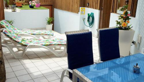 2BR Bungalow with Sunny Private Terrace - Secure Gear Storage - Foto 2