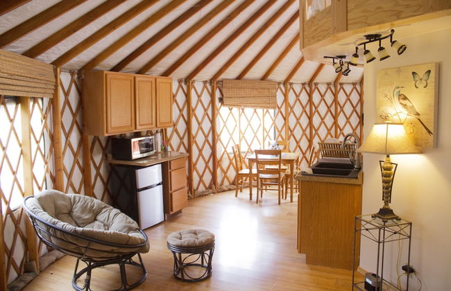 Strawhouse Resorts - Photo 13