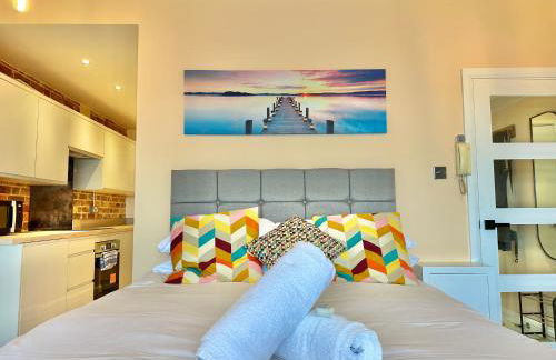 Pier View Retreat - 5 Mins Walk to Beach - Sea Views With Parking - Photo 8