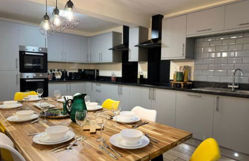 Large House for 21 - Nottingham City - Photo 4