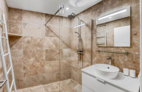 1 Chambre - Ascenseur - Spacieux - Proche palais - Foto 10