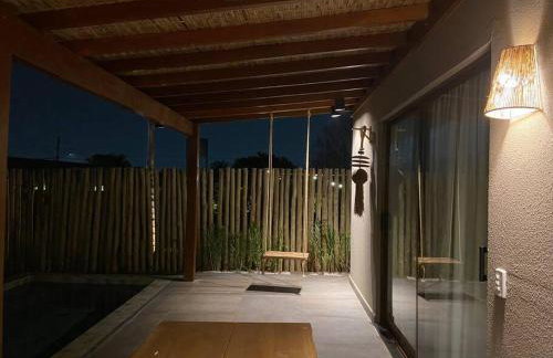 Bangalô com piscina e privacidade a 6 km do centro - Foto 30