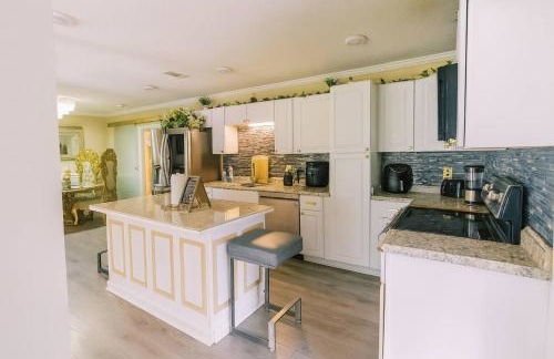 Spacious Backyard • Alfresco Dining • Pet Friendly - Foto 52