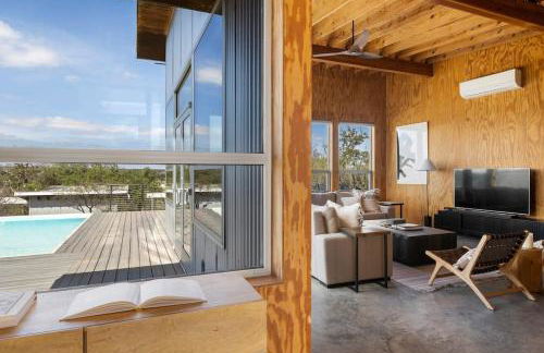 Luxury Riverfront Retreat - 6 Cabins - Private Pool - Photo 15