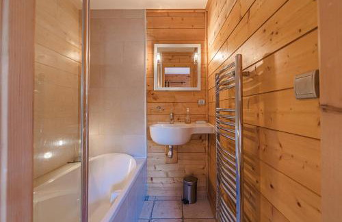 Cosy 4 bedroom chalet with hot tub (Chalet Velours) - Foto 22