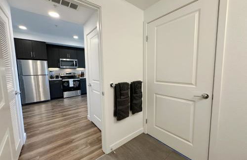 Modern 1BR Apartment with Pool, Hot Tub and Gym Access 10mins to Universal Studios - Foto 41