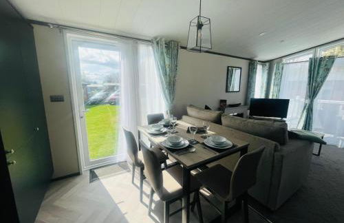 Evergreen Lodge with Hot Tub - Foto 11