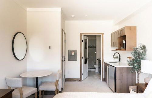 New Luxe Condo - Hot Tub - Minutes to WP! - Fraser - Foto 23