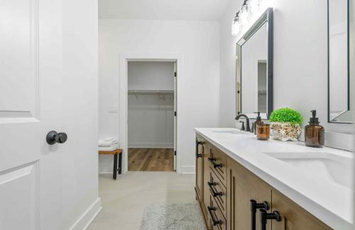 Near Indy Attractions • Deck • Patio • Fenced Yard - Photo 39