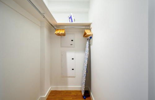 Chelsea 1BR w Balcony Doorman Gym NYC-135 - Foto 12