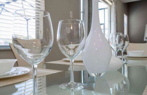 4BR Lakefront - Themed Rooms - Pool & BBQ! - Foto 44