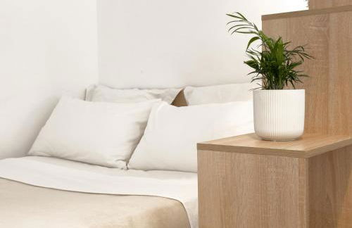 Central Studio - Bright & Modern - Private Terrace - AirCon - Near Train & Beach - Foto 22