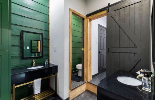 LUX Treehouse on Private Lake next to Lake Conroe with Game room, Paddleboards, Lake Views, and more! - Foto 40