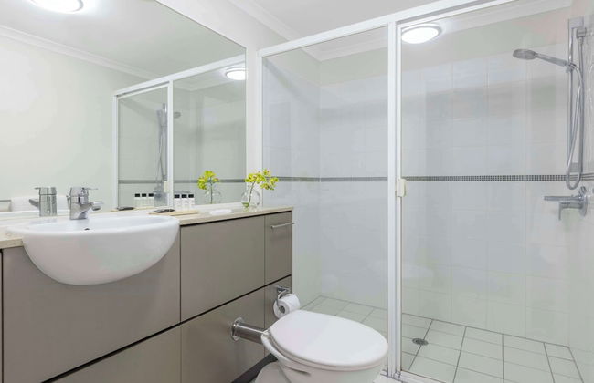 Oaks Brisbane River City Suites - Photo 23