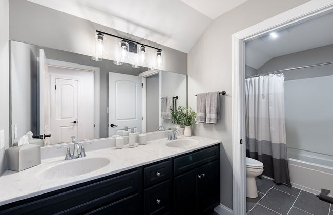 Luxuriously Lakeside by Avantstay Lakefront Retreat w Game Room - Foto 45